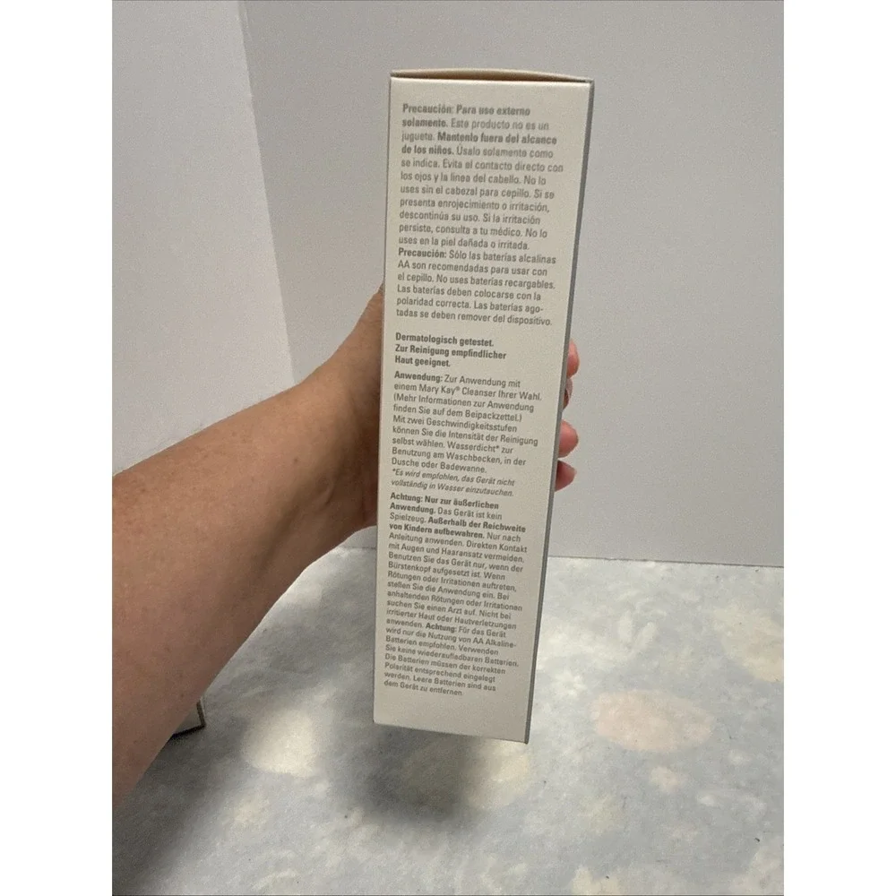 Mary Kay Skinvigorate Cleansing Spin Brush & Refill Pack New Battery Operated